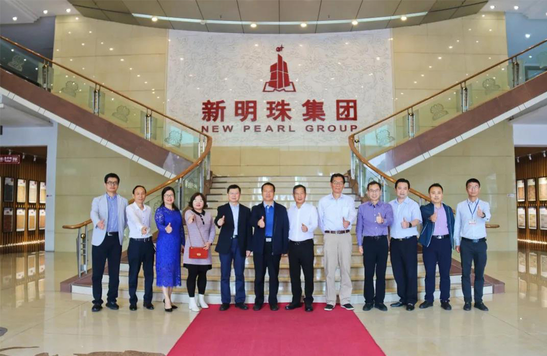 中國(guó)建材工業(yè)規(guī)劃研究院院長(zhǎng)曾令榮一行走進(jìn)新明珠，共商行業(yè)發(fā)展大計(jì)